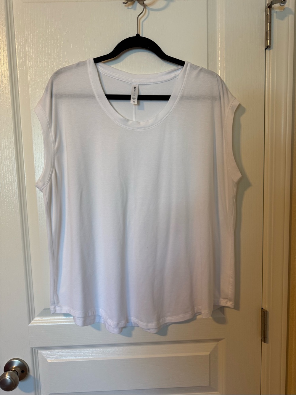 Athleta White Scoop Neck Sleeveless Tank